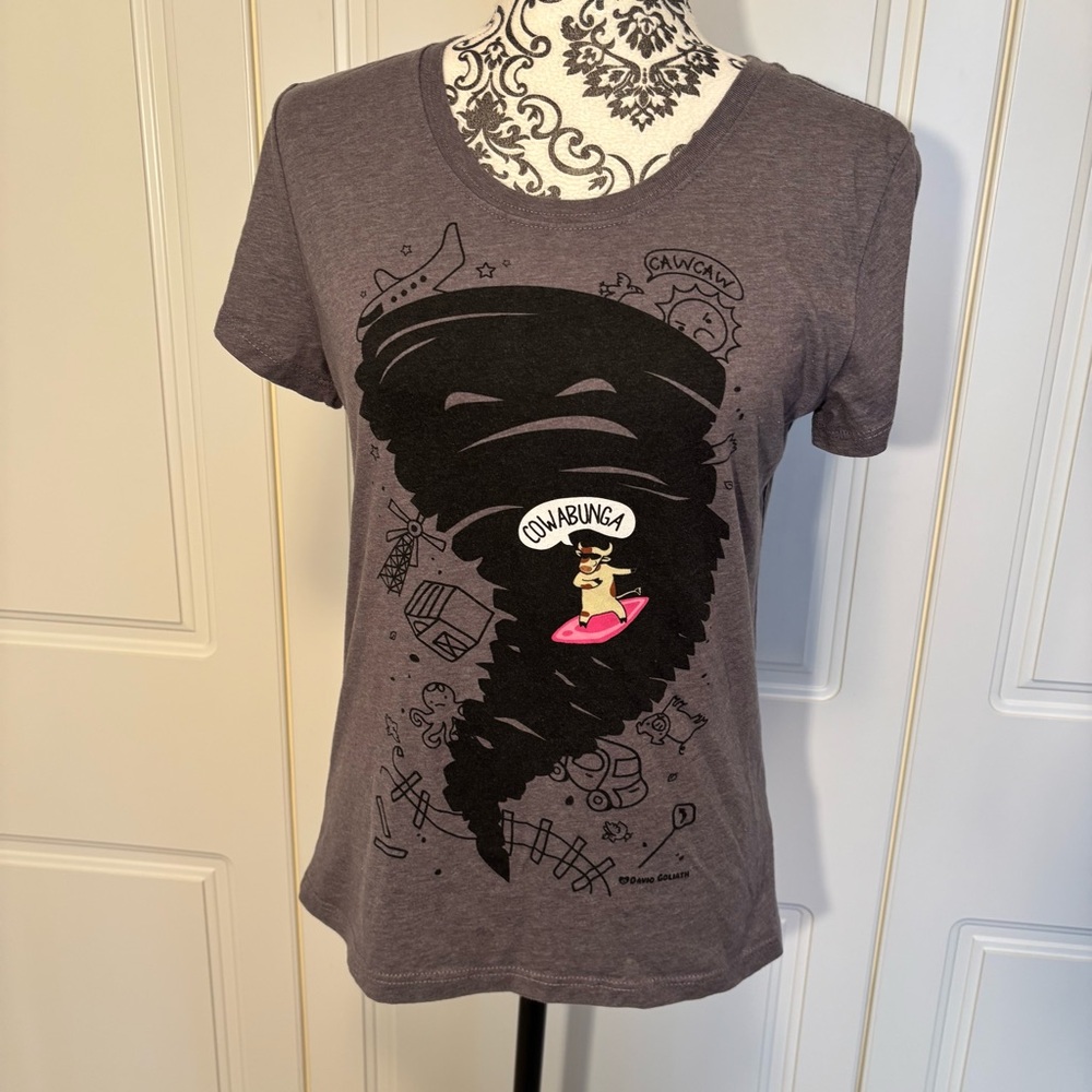 David & Goliath Luxury Tee Graphic Surfing Cow women's size large